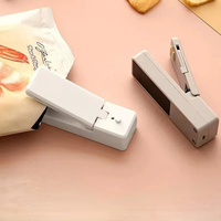 Scelleuse magnétique 2-en-1 mini, coupe-sac et ouvre-sac portable, machine d'emballage alimentaire rechargeable, scelleuse thermique pour sacs de cuisine