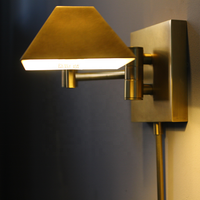 Yihao Applique murale moderne en laiton ancien pour hôtel de luxe avec source de lumière LED Application de salon intérieur et verre en laiton doré
