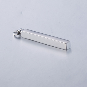 Collar con Colgante de Barra Lisa de Plata de Ley 925 con Baño de Rodio |   Colgante de Barra Vertical Grabable |   Grabado Láser Personalizado en Joyería para Regalo - Product Image 6