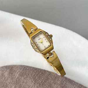 Reloj de Pulsera Estilo 2026 con Esfera Pequeña y Delicada, Forma Cuadrada Única, Versátil y de Alta Gama, Reloj de Cuarzo para Mujer - Product Image 5