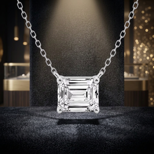 Colgante Solitario Rectangular de Esmeralda Tallada en Forma de Escalón con Diamantes en Oro Blanco de 14K (Joyería Fina Nupcial de Alta Costura Arquitectónica) - Product Image 3
