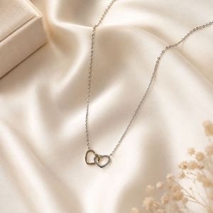 Collar con Colgante de Corazón Hueco de Acero Inoxidable con Baño de Oro de 18K para Mujer, Venta al por Mayor - Product Image 5