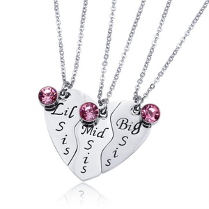 Collier en acier inoxydable assorti pour sœurs (grande, moyenne, petite) avec pendentif cœur brisé et puzzle émaillé - Product Image 1