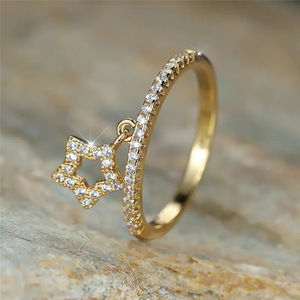 Anello a forma di stella T0300 con zirconi cubici incastonati, gioiello unisex alla moda, regalo per lei o per lui - Product Image 2
