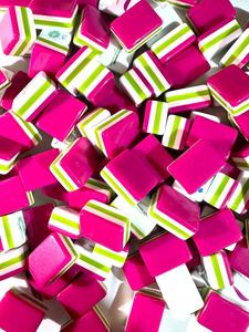 Tuiles de Mahjong de luxe rouges de style américain personnalisées - Pliables et portables, écologiques, pour une expérience chinoise authentique et divertissante - Product Image 1