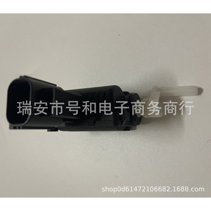 Moteur de verrouillage du bouchon de réservoir Ford 3M51220A20AB en plastique pour le couvercle du réservoir Focus - Product Image 4