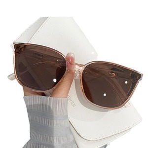 Gafas de sol Gm para mujer, montura de PC, lentes de resina, protección Uv400, tipo 3, estilo cuadrado pequeño, Yc8913 F4 - Product Image 3