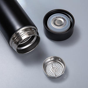 Set de Regalo Ejecutivo Personalizable: Diario, Botella de Agua de Lujo, Libreta, Bolígrafo y Termo Inteligente en Caja de Regalo Verde Oscuro - Product Image 4