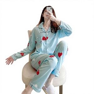 Ensemble de vêtements d'intérieur décontractés pour femmes, style coréen, en soie de lait respirante, à manches longues et col à revers, motif cœur, fin et doux, pour le printemps et l'automne - Product Image 1