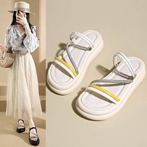 Sandalias y Chanclas Planas de Moda para Mujer 2026, Sandalias de Playa para Verano - Product Image 1