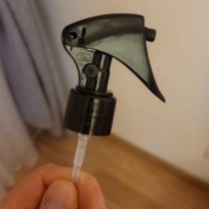 Viarious Style Plastic Cosmetic Screw Flip Top Custom Bottle Cap - Product Image 3