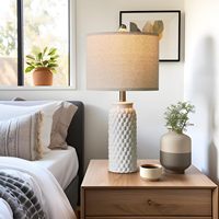 Lampe de table en céramique moderne avec abat-jour beige, base d'ampoule E26, 24 pouces, pour chambre à coucher, salon, bureau, dortoir, éclairage OEM ODM
