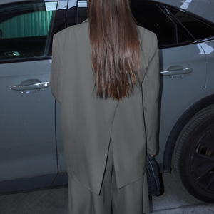 Nuovo Arrivo: Completo Due Pezzi alla Moda con <span class=keywords><strong>Pantaloncini</strong></span> Bermuda <span class=keywords><strong>e</strong></span> <span class=keywords><strong>Blazer</strong></span> da Donna - Product Image 3