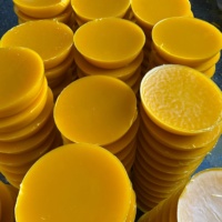 Fortschrittliche Technologie Großhandel 100% Reinheit Gelbes Blockförmiges Bienenwachs für Lippenstiftproduktion Rohmaterial für Kerzen
