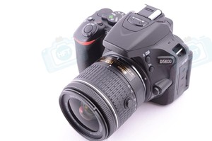 Hft chuyên nghiệp D5600 + 18-55 Mét ống kính <span class=keywords><strong>Kit</strong></span> Box <span class=keywords><strong>DSLR</strong></span> máy ảnh kỹ thuật số ống kính với APS khung bán buôn cho các chuyên gia - Product Image 3