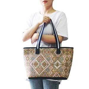 Borsa Estiva da <span class=keywords><strong>Donna</strong></span> 2023, Grande Capacità, in PVC, con Due Manici e Chiusura a Cerniera, Motivo Paesaggistico per Vacanze al Mare - Product Image 1