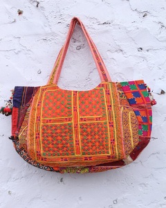 Sacs fourre-tout en toile de style tribal, sac Banjara, sac ethnique indien brodé à la main avec des fleurs, sac à bandoulière en coton pour femme - Product Image 4