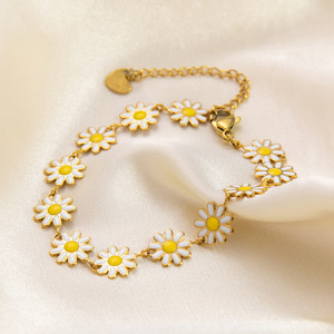 สร้อยข้อมือเดซี่ไทเทเนียมสตีล ชุบทอง 18K ดีไซน์ลายดอกไม้ ของขวัญเครื่องประดับ - Product Image 2