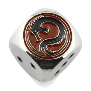 Dadi da gioco personalizzati in acciaio inossidabile a 6 facce con drago nero personalizzato all'ingrosso del produttore