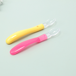 Alta calidad BPA libre de punta suave flexible reutilizable cuchara infantil para la alimentación - Product Image 4