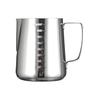 หม้อหลอมเทียนสแตนเลสสตีลทันสมัย พร้อมหูจับตามหลักสรีรศาสตร์ ความจุ 1 ลิตร  สามารถปรับแต่งโลโก้ได้ เหมาะสำหรับร้านกาแฟ นม และกาแฟ - Product Image 1