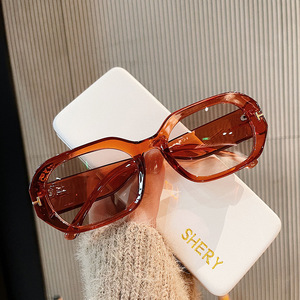 แว่นกันแดดทรงสี่เหลี่ยมไม่สมมาตร Shery UV400 กรอบ PC แฟชั่นสำหรับผู้หญิง เลนส์แบบที่ 3 สำหรับสไตล์สตรีท - Product Image 3