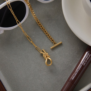 Collar de Mujer en Acero Inoxidable Chapado en Oro de 18K, Diseño Clásico de Nudo Hércules con Circonitas, Cadena de Eslabones con Engaste Pavé Asimétrico - Product Image 4