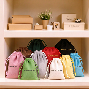 Pochettes en velours vert foncé avec logo doré, sacs de rangement personnalisés pour bijoux, pochette de maquillage pour bracelets, montres, lunettes - Product Image 4