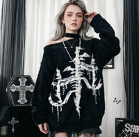 Pull en tricot squelette gothique - Pull noir surdimensionné et duveteux avec imprimé os, épaules dénudées et ourlet en dentelle, style alternative et ambiance Halloween