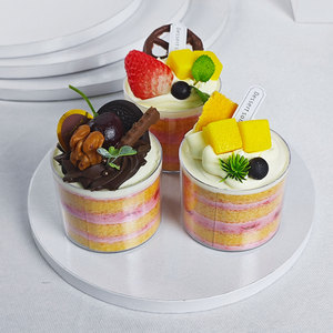 Plateau rond en carton épais de qualité alimentaire argenté pour gâteaux, idéal pour les pâtisseries professionnelles et la présentation de desserts - Product Image 6