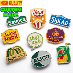 Pins de solapa metálicos personalizados con diseños de palomitas y jugos, troquelados, de esmalte suave, dorados, al por mayor, para merchandising de tiendas de snacks y artículos promocionales para personal. - Product Image 1