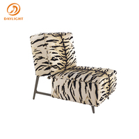 Fauteuil d'appoint géométrique moderne avec tissu imprimé léopard, fauteuil lounge rembourré de style boîte avec structure métallique pour hôtel de charme