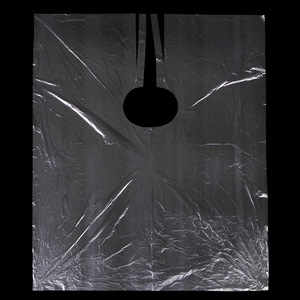 Cape de coiffure jetable en PE 64x84cm pour protection des cheveux lors de la coloration en salon - Product Image 4