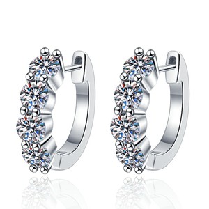 Feine Schmuckstücke Syntaktisch GRA-Zertifiziert VVS1 4mm Moissanit S925 Sterling Silber Ohrstecker für Damen - Product Image 1