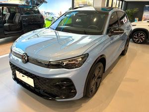 Volkswagen <span class=keywords><strong>Tiguan</strong></span> L PRO 380TSI 4MOTION R-Line Ultimate Edition 2024 d'<span class=keywords><strong>occasion</strong></span>, couleur bleue, peinture d'origine en parfait état - Product Image 1