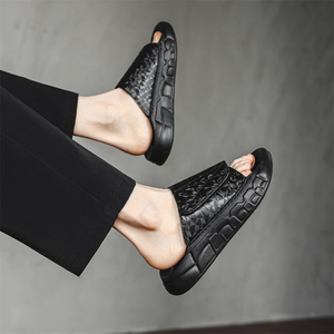 Sandales de spa noires en cuir spatial de haute qualité, personnalisées en usine, à semelle épaisse pour hommes, avec mémoire de forme douce et réfléchissante - Product Image 4