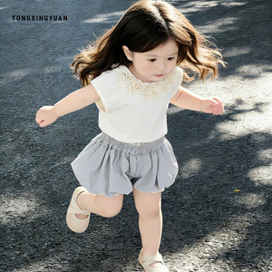 Tongxingyuan Girls Summer Two-Piece Set White Lace Top Gray Shorts Flax Fabric Thin Solid Color Outfit - Product Image 1