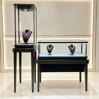 Présentoirs à bijoux en verre noir de luxe avec éclairage LED, vitrine de comptoir pour boutique, collier, bijouterie, personnalisable