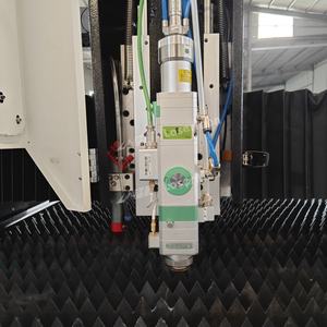 Cortadora Láser Híbrida LaserMen-1325CF con Cabezal Raytools de 1300*2500mm para Corte de Láminas Metálicas y Acrílico - Product Image 2