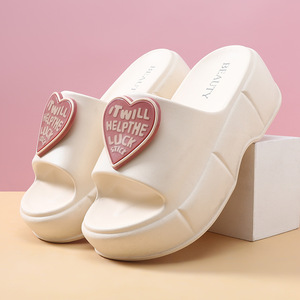 Sandales d'été pour femmes à semelle épaisse, rehaussantes, en EVA, forme cœur, antidérapantes et respirantes - Product Image 1