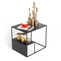 Moderne en métal noir fil côté table basse taille personnalisée intérieur décor à la maison