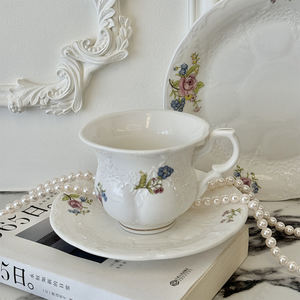 Ensemble <span class=keywords><strong>de</strong></span> soucoupe <span class=keywords><strong>de</strong></span> tasse à café en céramique <span class=keywords><strong>de</strong></span> soulagement rétro <span class=keywords><strong>de</strong></span> Style <span class=keywords><strong>de</strong></span> <span class=keywords><strong>cour</strong></span> française conception mignonne exquise <span class=keywords><strong>de</strong></span> fleur pour le mariage pour le petit déjeuner après-midi - Product Image 3