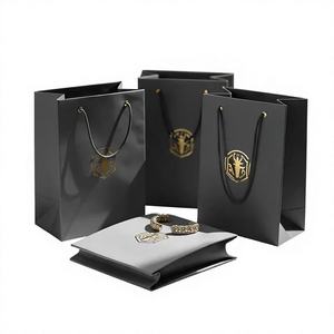 Sacs en papier noir de luxe avec logo estampé or et poignées torsadées pour l'emballage de bijoux, montres et lunettes - Product Image 1
