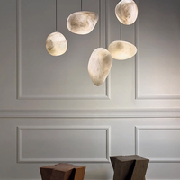 Luminaire suspendu moderne Seeky en albâtre, forme de pierre irrégulière, pour îlot de cuisine, salle à manger