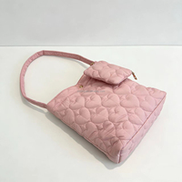 Sac fourre-tout matelassé personnalisé avec pochette à maquillage amovible, sac à bandoulière matelassé en forme de cœur personnalisé pour femmes
