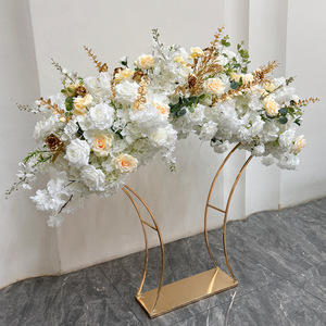 Rangée de fleurs artificielles de mariage finies avec support doré incurvé, en soie blanc champagne, pour centre de table - Product Image 3