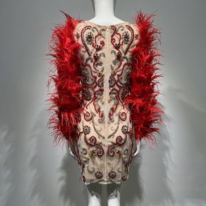 فستان حفلات فاخر للنساء باللون الأحمر مزين بالريش بأكمام طويلة فساتين قصيرة للرقص موضة صيفية جديدة - Product Image 4