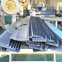 Profils d'extrusion rigides décoratifs en PVC personnalisés, écologiques, durables, design industriel, cadres de fenêtres, certifiés ISO 9001