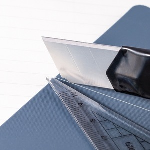 Cuchillas de Repuesto Deli de 18 mm, Caja de 10 Piezas, Tipo Estándar, Acero con Alto Contenido de Carbono SK5, para Uso en Oficina - Product Image 3