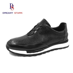 Nouveaux modèles de baskets décontractées pour hommes en cuir véritable, motif peau de poisson perlé, légères, en cuir de vachette, conçues pour l'automne et l'hiver - Product Image 1